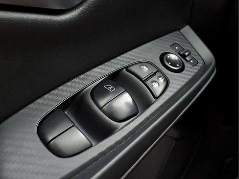 Used 2025 Nissan Sentra SV FWD image 14