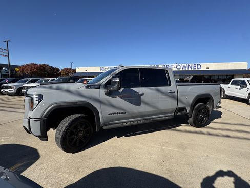 Used 2024 GMC Sierra 2500 AT4 w/ AT4 Preferred Package image 11