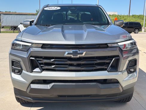 Used 2024 Chevrolet Colorado LT w/ LT Convenience Package III RWD image 3