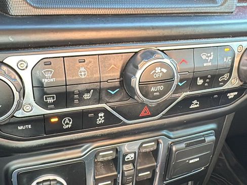 Used 2022 Jeep Gladiator Rubicon w/ Cold Weather Group image 28