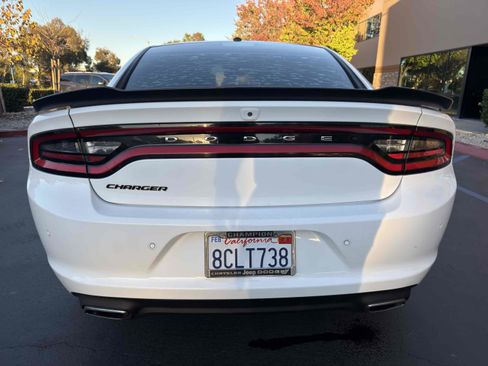 Used 2018 Dodge Charger SXT w/ Blacktop Package image 11
