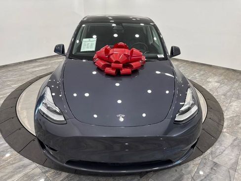 Used 2022 Tesla Model Y Long Range image 2