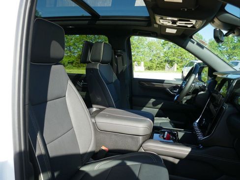 New 2026 GMC Yukon XL Elevation w/ Elevation Premium Package AWD/4WD image 9