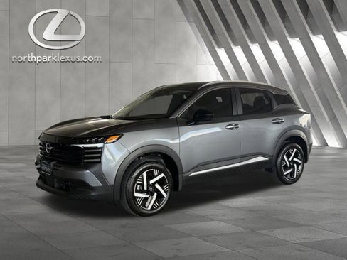 Used 2026 Nissan Kicks SV w/ SV Premium Package FWD image 3