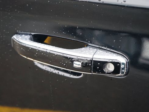 Used 2016 GMC Yukon XL Denali image 7