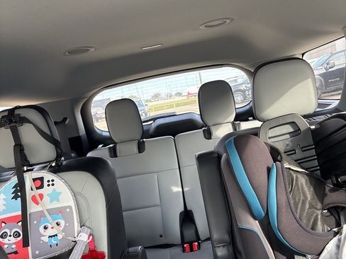 Used 2021 Ford Explorer XLT w/ Equipment Group 202A image 14