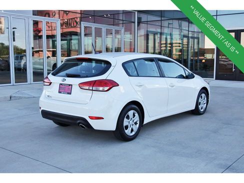 Used 2017 Kia Forte LX image 7