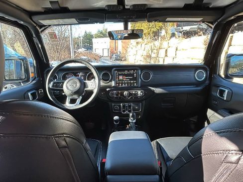 Used 2022 Jeep Wrangler Unlimited Sahara w/ Cold Weather Group image 26