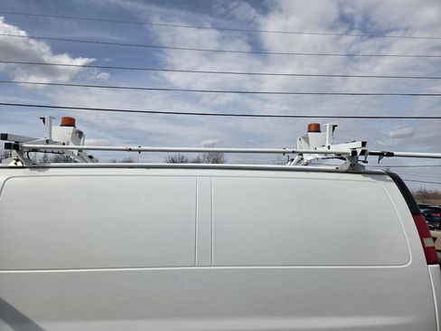 Used 2013 Chevrolet Express 2500 image 23