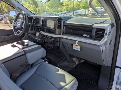 New 2026 Ford F550 4x4 Crew Cab image 37