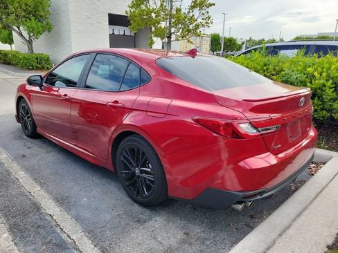 Used 2025 Toyota Camry SE w/ Convenience Package FWD image 4