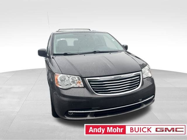 Used 2016 Chrysler Town & Country Touring w/ Driver Convenience Group FWD image 4