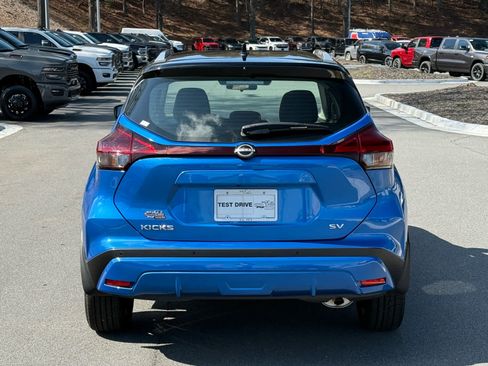 Used 2023 Nissan Kicks SV image 4