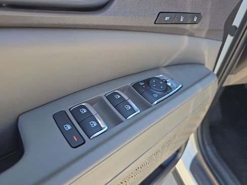 New 2026 Kia Carnival EX FWD image 21