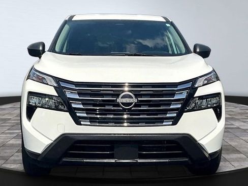 Used 2025 Nissan Rogue S FWD image 2