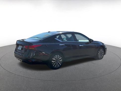 Used 2025 Nissan Altima 2.5 SV image 12