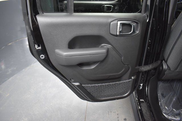 Used 2025 Jeep Gladiator Sport AWD/4WD image 12
