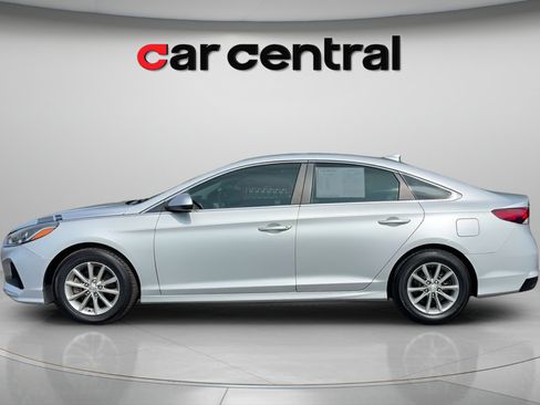 Used 2018 Hyundai Sonata SE w/ Cargo Package FWD image 2