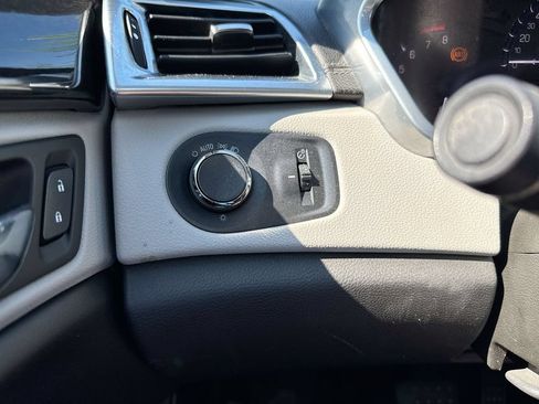 Used 2013 Cadillac SRX Luxury w/ Driver Awareness Package FWD image 18