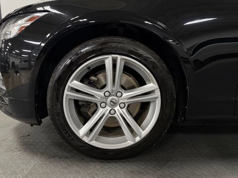 Used 2018 Volvo S90 T5 Momentum w/ Convenience Package AWD/4WD image 7