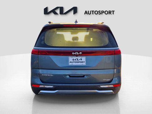 Certified 2024 Kia Carnival SX image 9