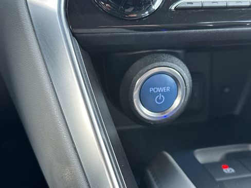 Used 2022 Toyota Venza LE image 21