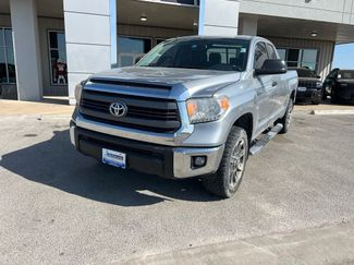 Used 2015 Toyota Tundra SR5 w/ SR5 Upgrade Package AWD/4WD video 1
