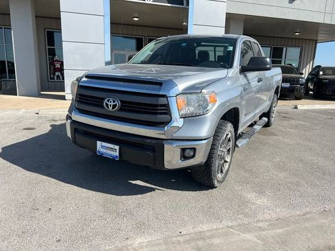Used 2015 Toyota Tundra SR5 w/ SR5 Upgrade Package AWD/4WD image 1