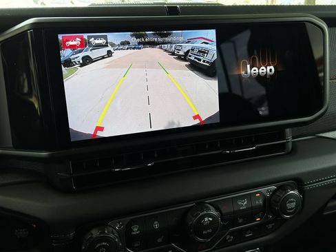Used 2026 Jeep Wrangler Unlimited Rubicon AWD/4WD image 17