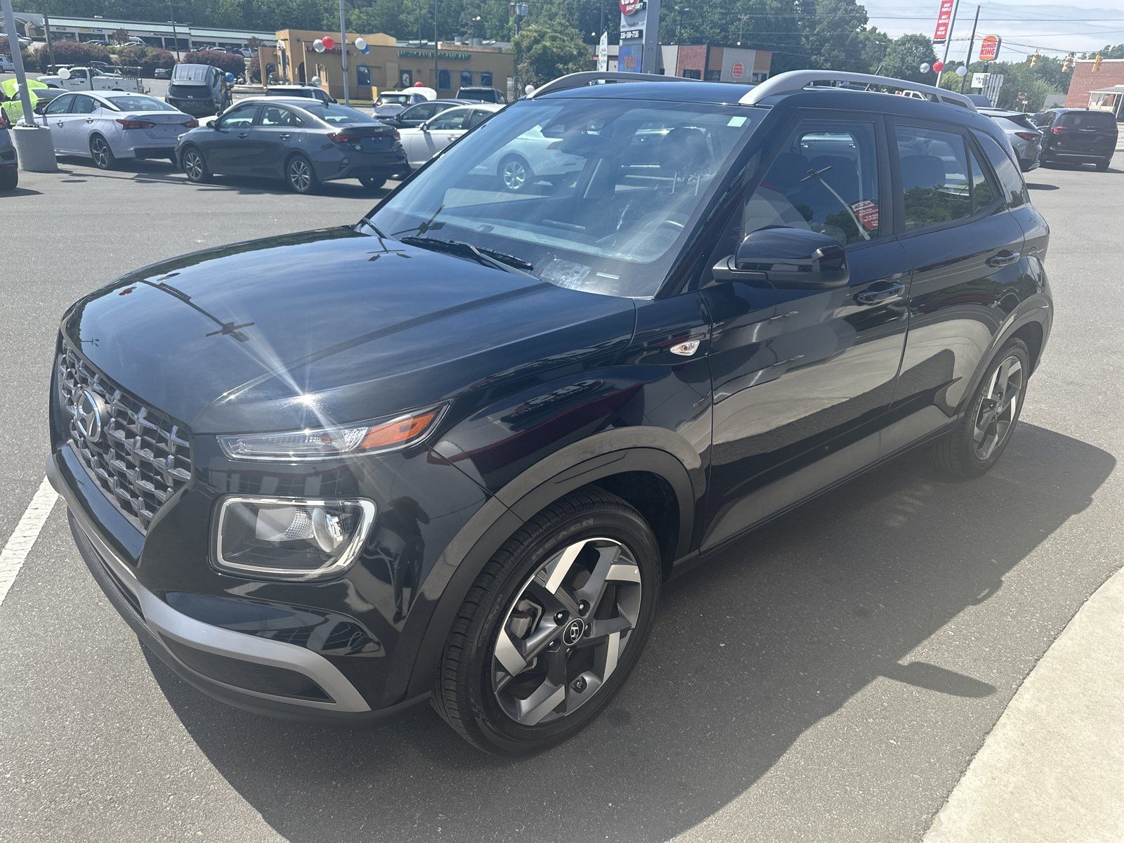 Used 2025 Hyundai Venue SEL FWD image 4