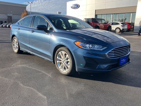 Certified 2019 Ford Fusion SE image 1