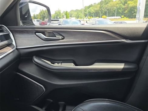 Used 2022 Jeep Grand Cherokee L Limited image 25