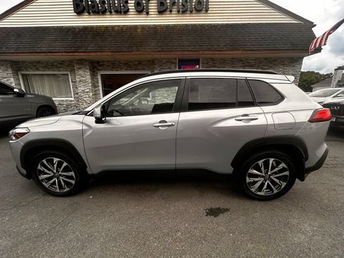 Used 2023 Toyota Corolla Cross XLE AWD/4WD image 4