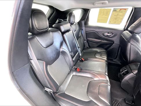 Used 2019 Jeep Cherokee Trailhawk w/ Cold Weather Group AWD/4WD image 18