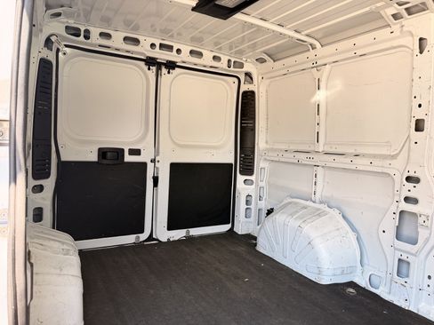 Used 2025 RAM ProMaster 2500 w/ Convenience Group FWD image 28