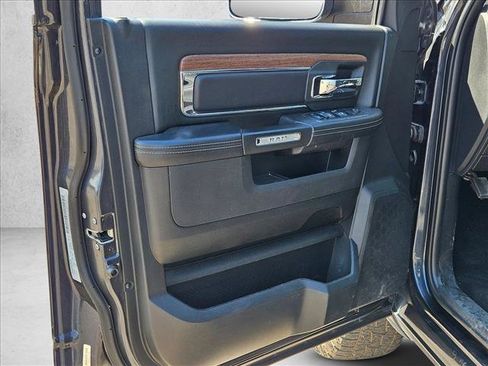 Used 2017 RAM 1500 Laramie w/ Convenience Group AWD/4WD image 9