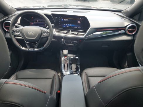 Used 2025 Chevrolet Trax RS w/ Sunroof Package FWD image 19