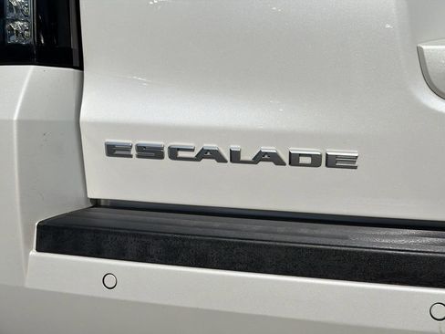 Used 2020 Cadillac Escalade Luxury RWD image 11