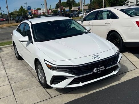 New 2026 Hyundai Elantra SE FWD image 5