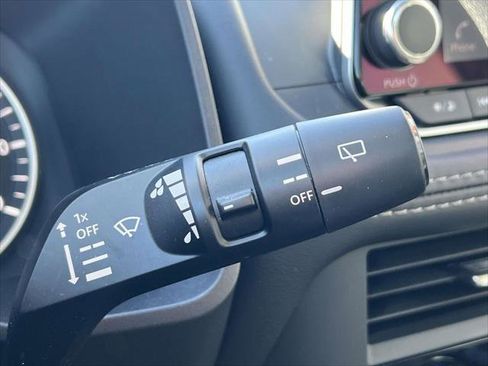 Used 2023 Nissan Rogue SV image 24