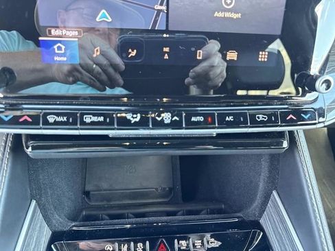 Used 2022 Jeep Wagoneer Series III w/ Flexible Seating Group image 28