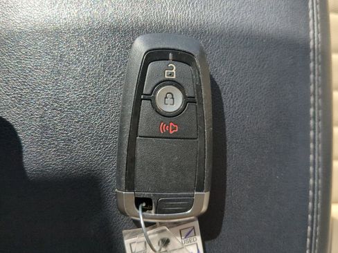 Used 2020 Ford Edge SE image 33