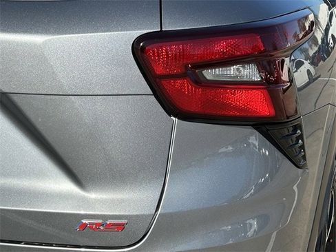 Used 2025 Chevrolet Trax RS image 8
