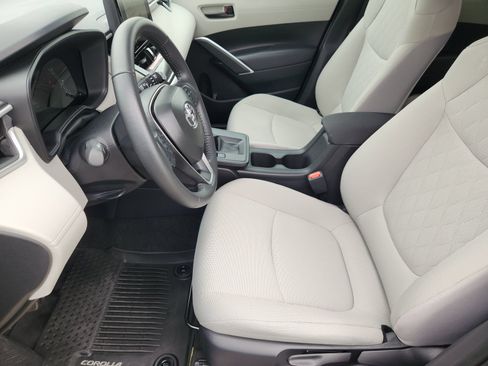 Used 2026 Toyota Corolla Cross LE w/ Moonroof Package FWD image 16