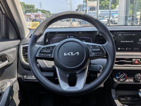 Certified 2025 Kia Seltos LX AWD/4WD image 13