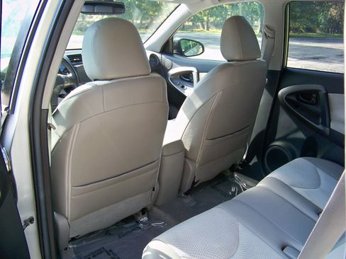 Used 2014 Toyota RAV4 EV image 36