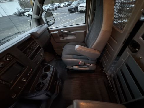 Used 2021 GMC Savana 2500 w/ Driver Convenience Package image 34