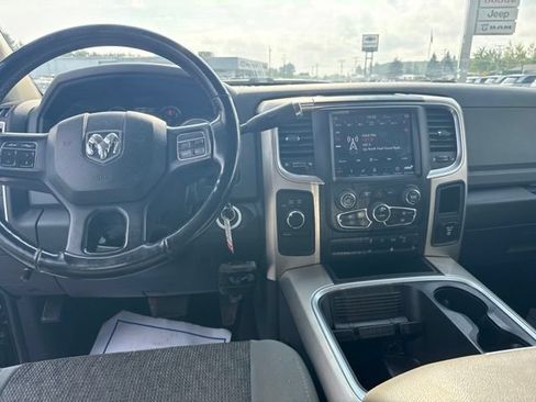 Used 2018 RAM 2500 SLT w/ Black Appearance Group AWD/4WD image 12