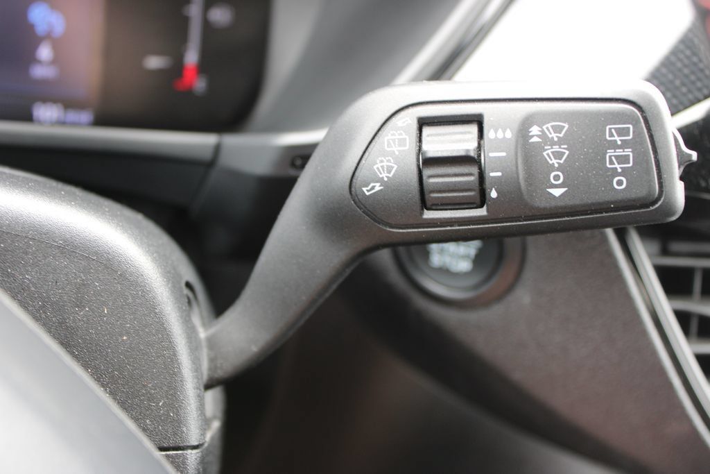 Used 2025 Ford Escape ST-Line FWD image 38