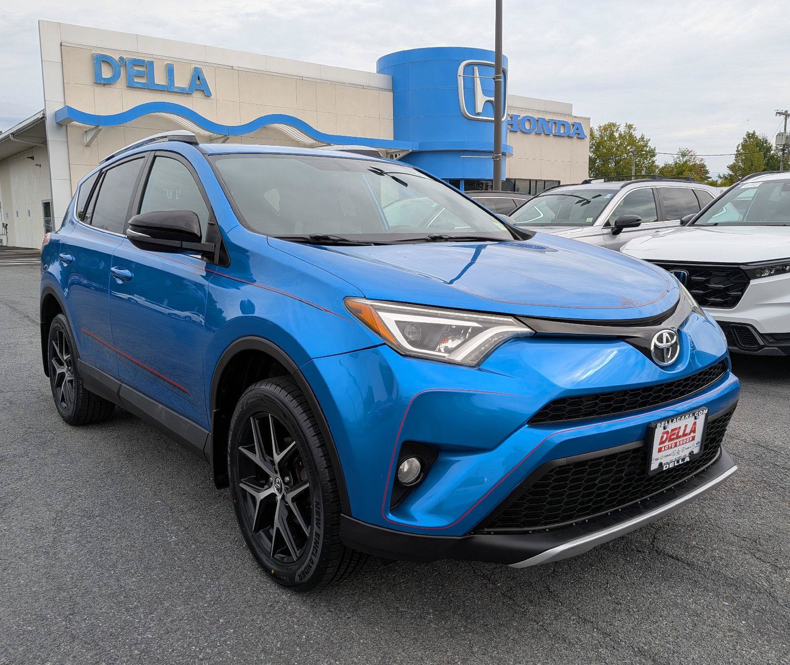 Used 2016 Toyota RAV4 SE AWD/4WD image 3